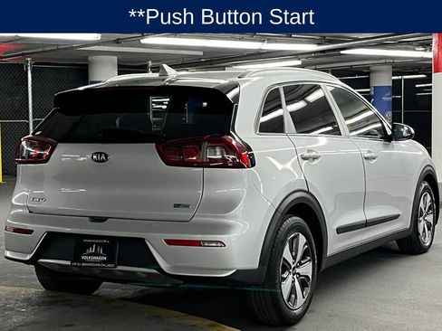 Used 2017 Kia Niro LX FWD image 6