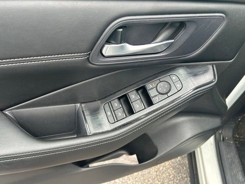 Used 2023 Nissan Rogue SV w/ SV Premium B Package FWD image 13