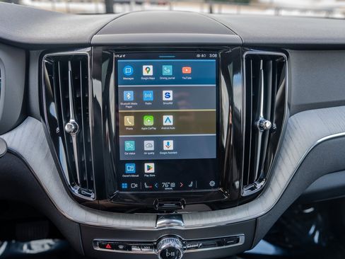 Used 2025 Volvo XC60 B5 Plus image 10