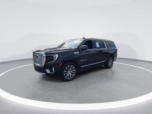 Used 2022 GMC Yukon XL Denali w/ Denali Premium Package AWD/4WD image 5
