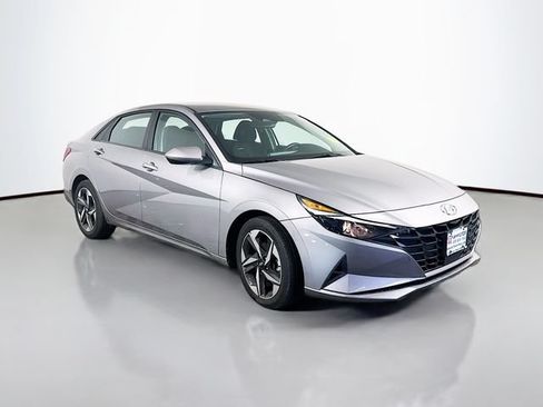 Used 2023 Hyundai Elantra SEL w/ Convenience Package FWD image 8