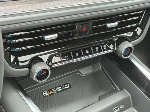 New 2026 Chevrolet Suburban Z71 image 33