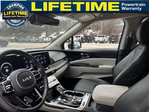 Used 2024 Kia Carnival SX image 15