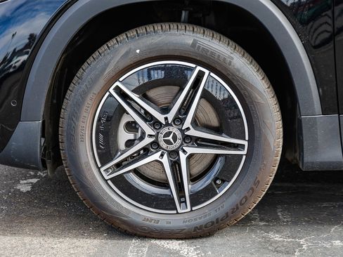 Used 2024 Mercedes-Benz EQB 300 4MATIC image 9