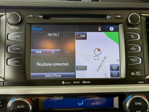 Used 2019 Toyota Highlander XLE AWD/4WD image 14