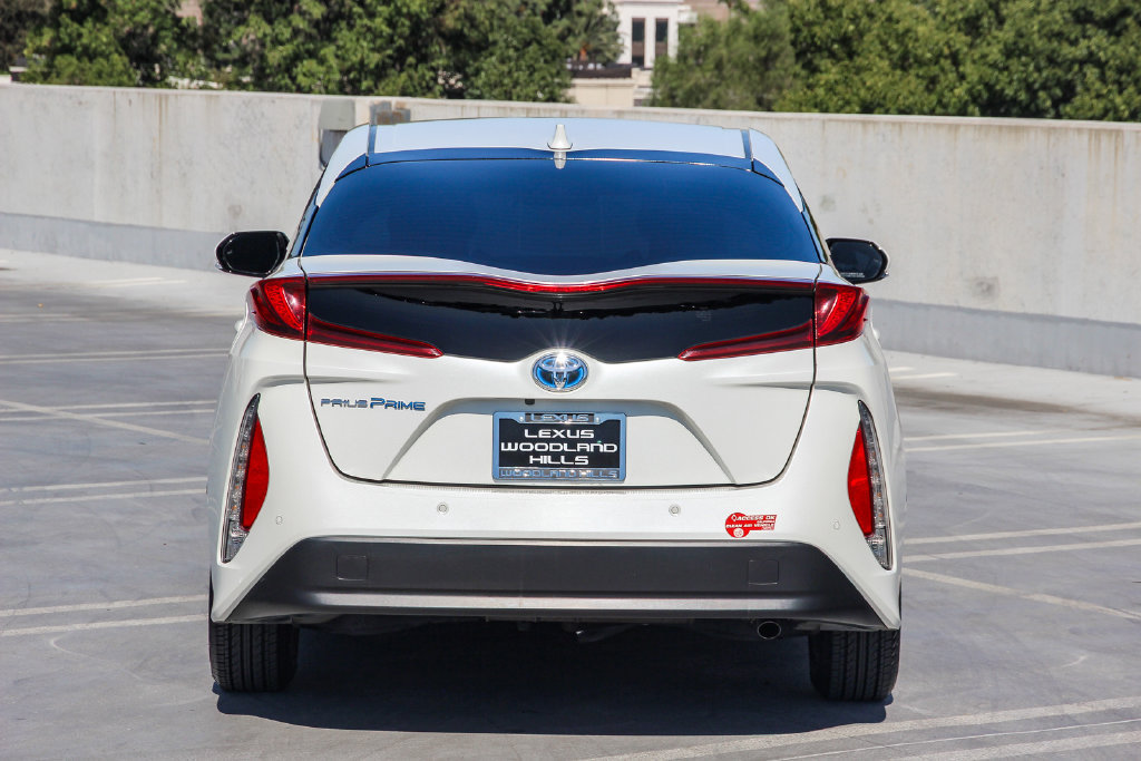 Used 2017 Toyota Prius Prime Advanced FWD image 5