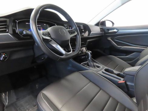 Used 2024 Volkswagen Jetta SE FWD image 8