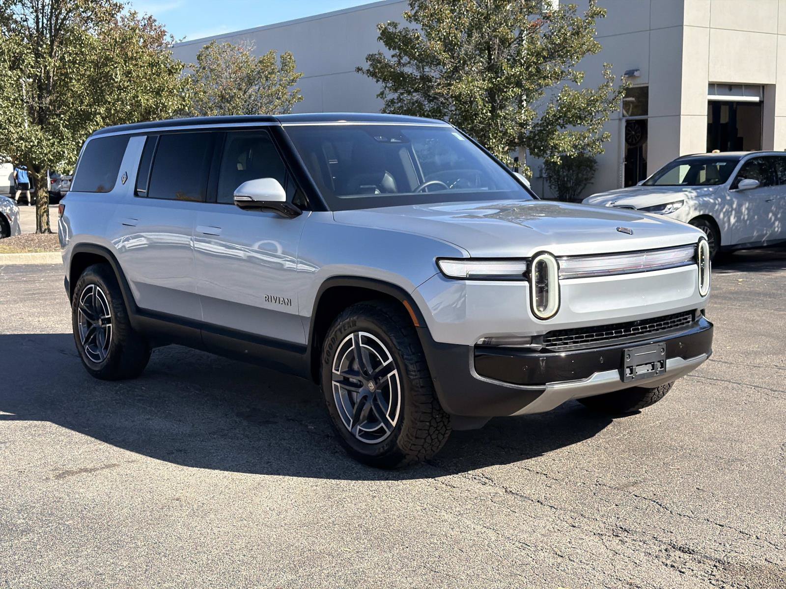 Used 2026 Rivian R1S Adventure Dual AWD/4WD image 3
