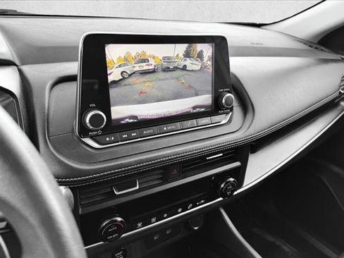 Used 2024 Nissan Rogue SV image 10