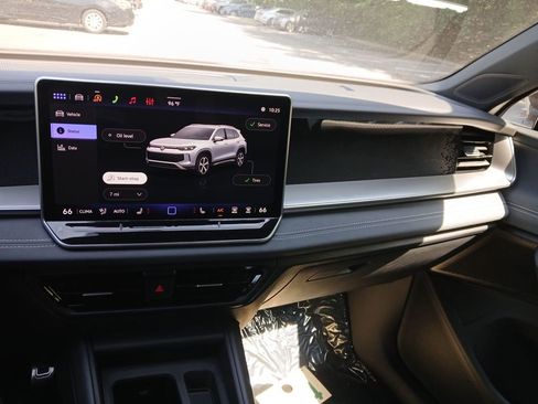 New 2026 Volkswagen Tiguan SE R-Line AWD/4WD image 17