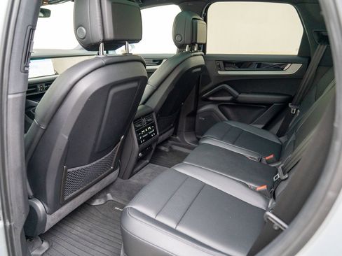 Used 2024 Porsche Cayenne image 23