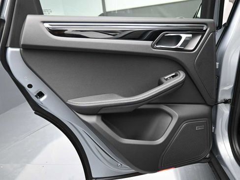 New 2026 Porsche Macan image 18