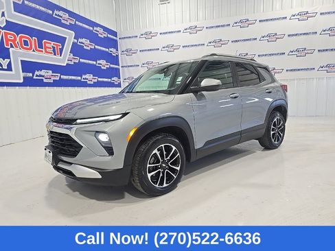 Used 2025 Chevrolet TrailBlazer LT FWD image 1