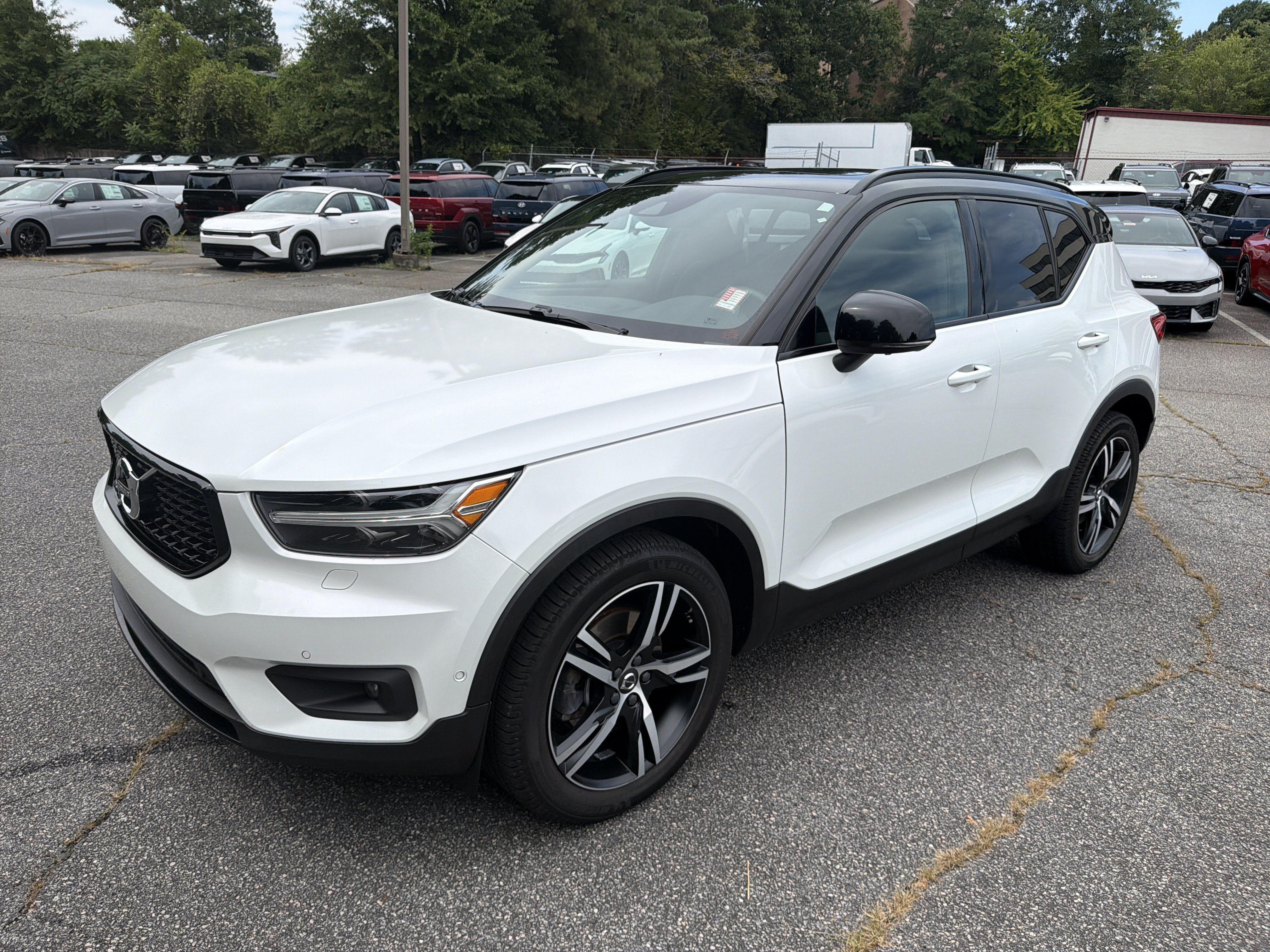 Used 2019 Volvo XC40 T5 R-Design AWD/4WD image 3