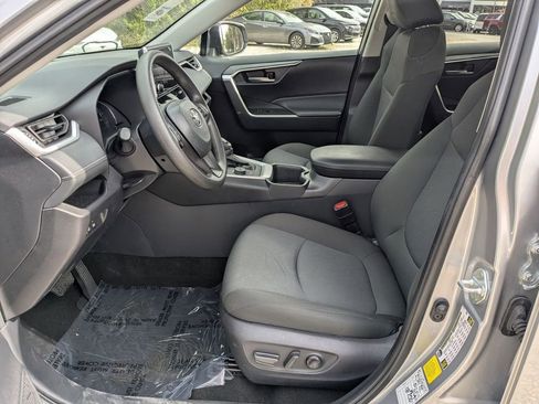 Used 2025 Toyota RAV4 XLE AWD/4WD image 22