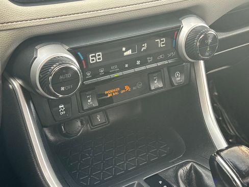 Used 2021 Toyota RAV4 XLE Premium image 22