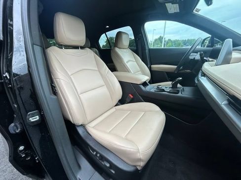 Used 2024 Cadillac XT4 Luxury w/ Cold Weather Package AWD/4WD image 41