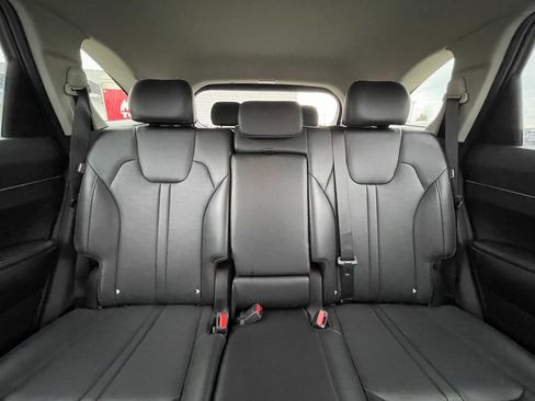 Used 2025 Kia Sorento S image 30