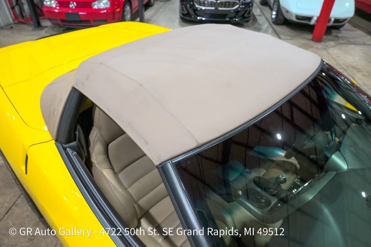 Used 2007 Chevrolet Corvette Convertible w/ Performance Package RWD image 33