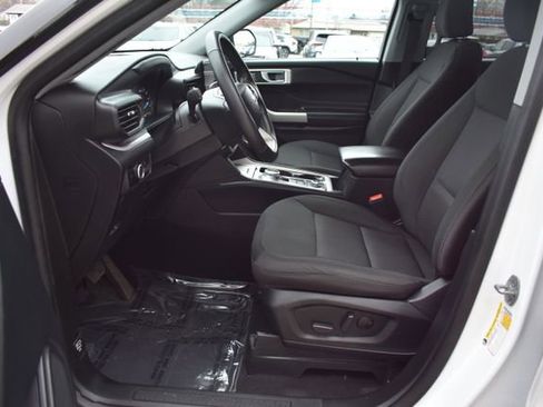 Used 2023 Ford Explorer XLT image 12