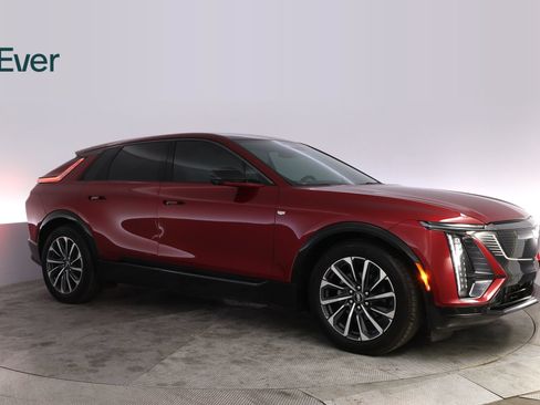 Used 2024 Cadillac Lyriq Sport AWD/4WD image 14