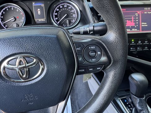 Used 2018 Toyota Camry LE image 25