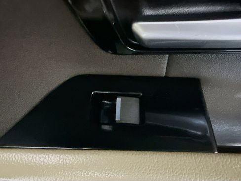 Used 2018 Land Rover Range Rover Evoque SE image 31