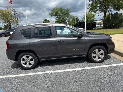 Used 2014 Jeep Compass Latitude w/ Sun/Sound Group AWD/4WD image 4
