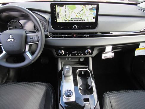 New 2026 Mitsubishi Outlander ES FWD image 17