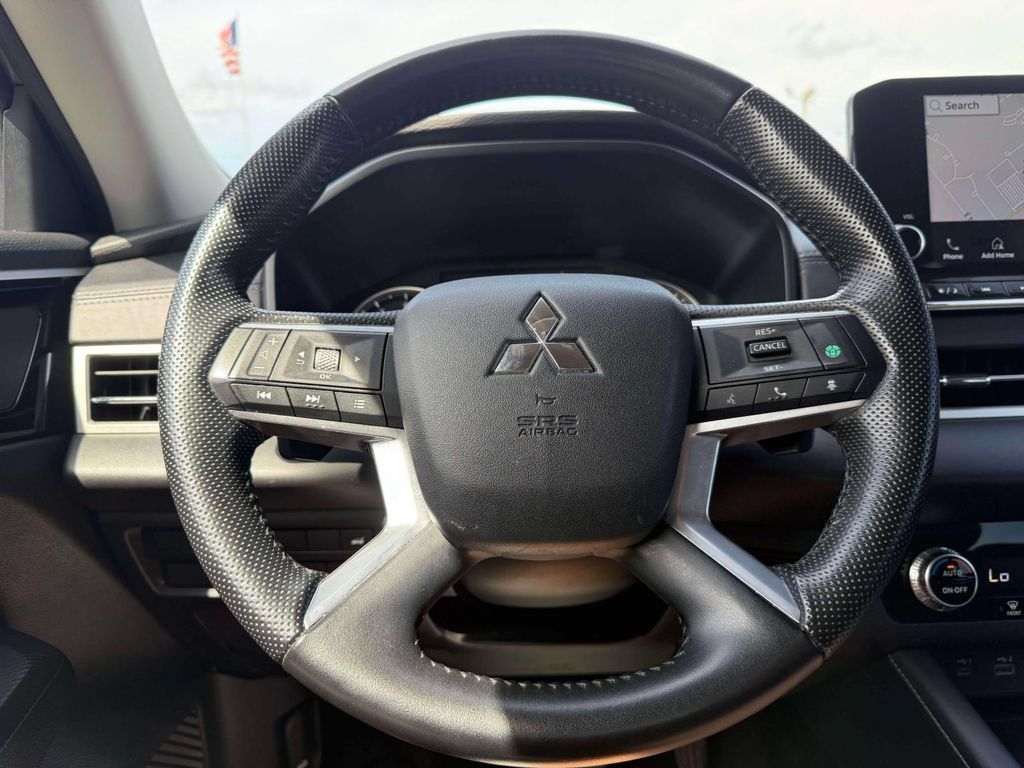 Used 2024 Mitsubishi Outlander SE Black Edition FWD image 19