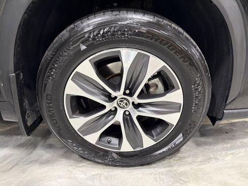 Used 2022 Toyota Highlander XLE image 30