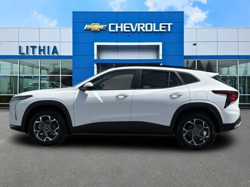 New 2026 Chevrolet Trax LT w/ Driver Confidence Package FWD image 5