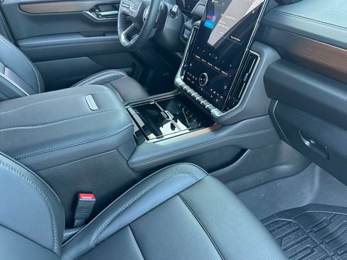 Used 2026 GMC Yukon Denali AWD/4WD image 20