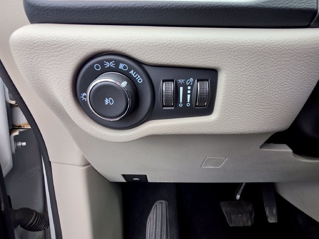 Used 2023 Chrysler Pacifica Touring-L FWD image 23