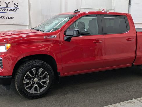 Used 2022 Chevrolet Silverado 1500 LT AWD/4WD image 2