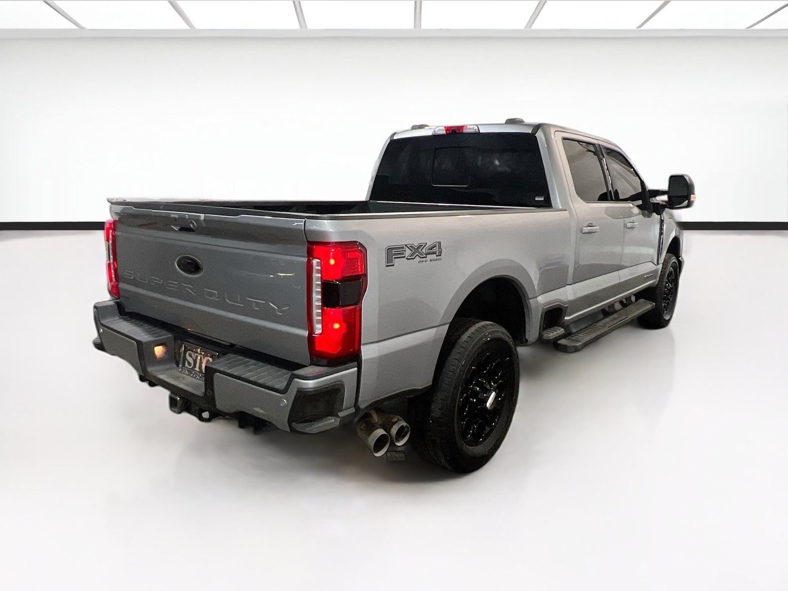 Used 2024 Ford F350 Lariat w/ Black Appearance Package AWD/4WD image 4
