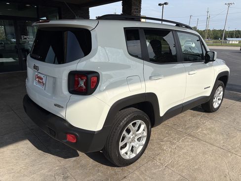 Used 2017 Jeep Renegade Latitude AWD/4WD image 6