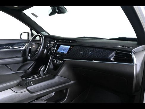 Used 2024 Cadillac XT6 Premium Luxury FWD image 15