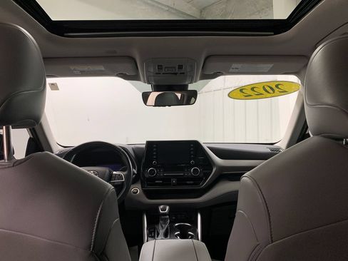 Used 2022 Toyota Highlander XLE FWD image 23