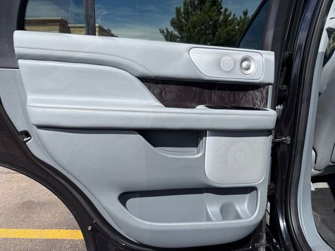 Used 2019 Lincoln Navigator Reserve AWD/4WD image 15