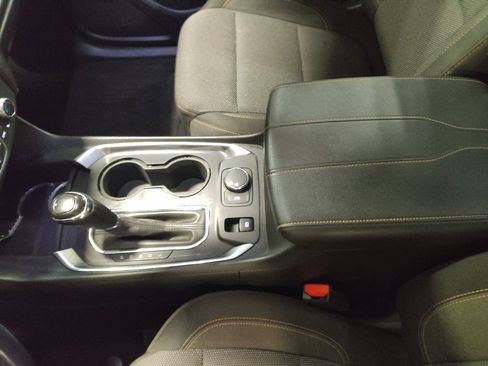 Used 2020 Chevrolet Traverse LT image 26