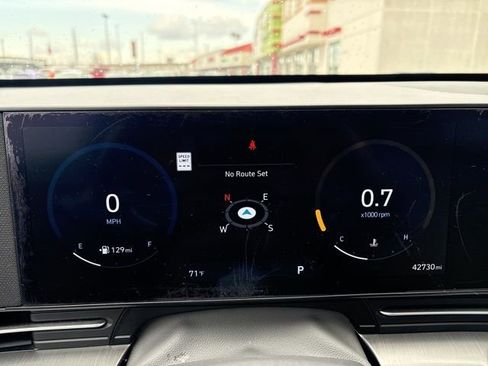 Used 2024 Hyundai Kona Limited FWD image 11