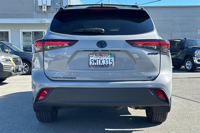 Used 2024 Toyota Highlander LE AWD/4WD image 4