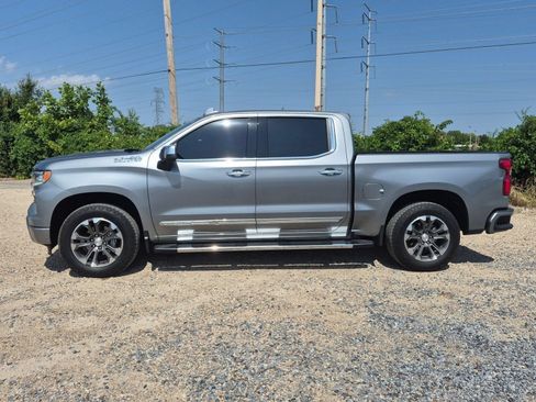 Used 2024 Chevrolet Silverado 1500 High Country w/ Z71 Off-Road Package AWD/4WD image 2