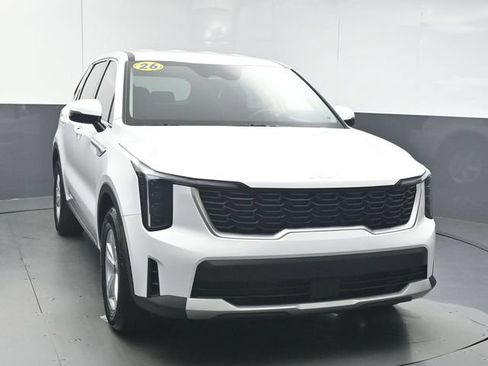 Used 2026 Kia Sorento LX FWD image 2