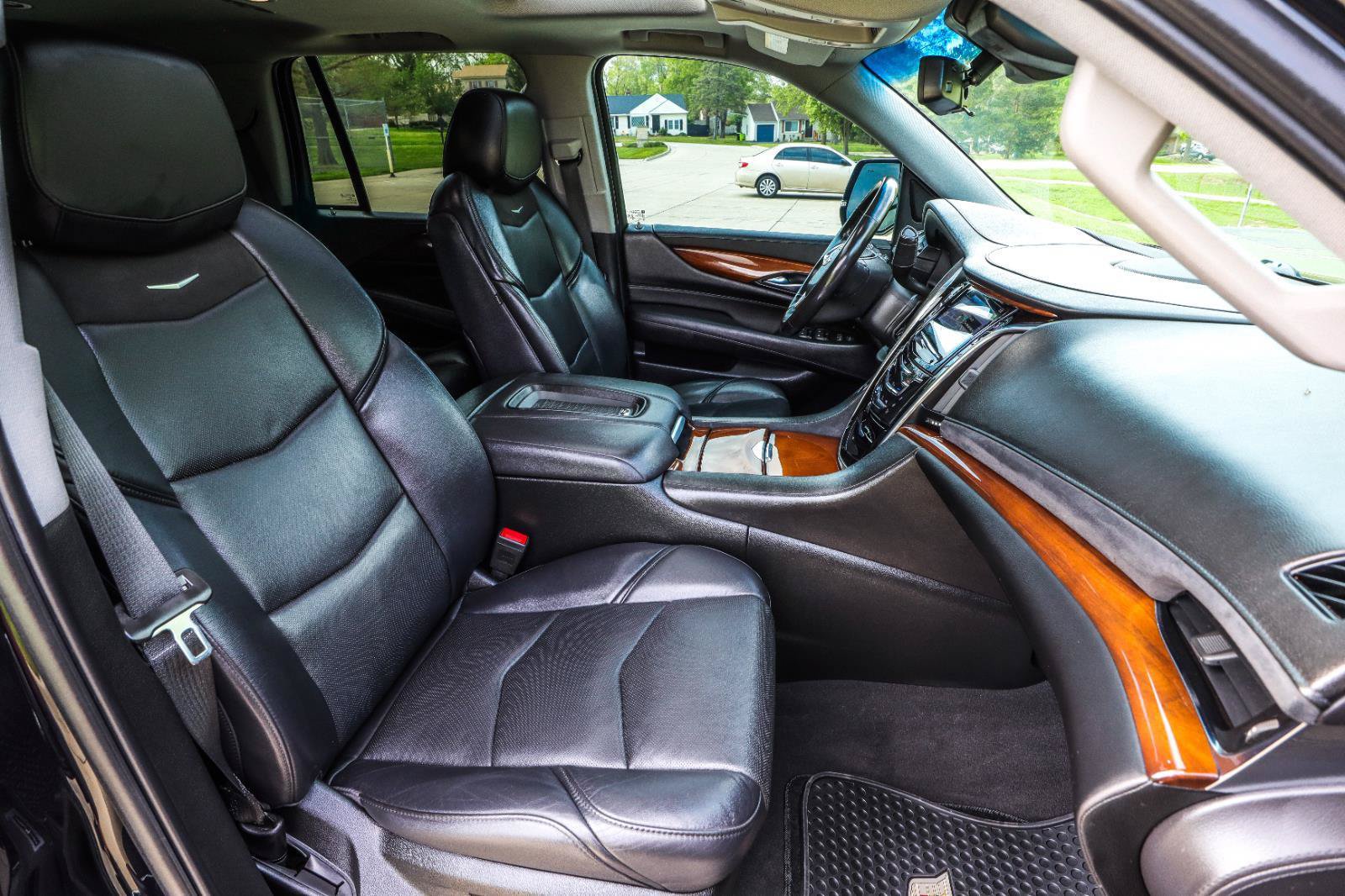 Used 2018 Cadillac Escalade Luxury AWD/4WD image 48