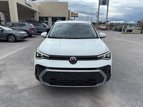 New 2026 Volkswagen Taos SE image 2
