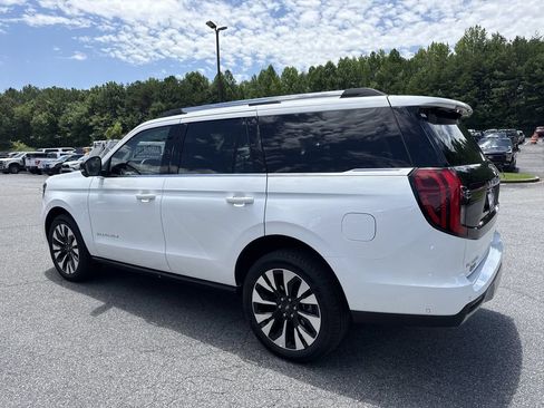 Used 2025 Ford Expedition Platinum w/ Driver's Package AWD/4WD image 5