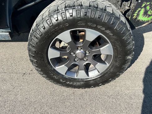 Used 2015 Jeep Wrangler Unlimited Rubicon w/ Connectivity Group AWD/4WD image 32