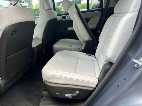 Used 2024 Hyundai Santa Fe Calligraphy FWD image 6
